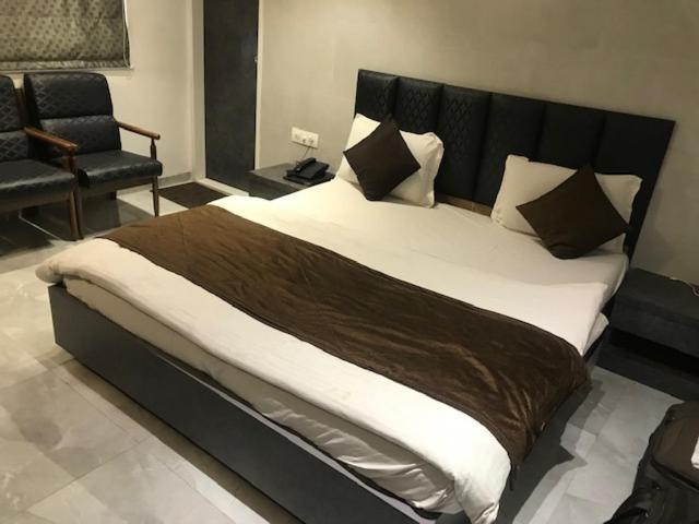 Hotel Mansarovar Ahmedabad Exterior photo