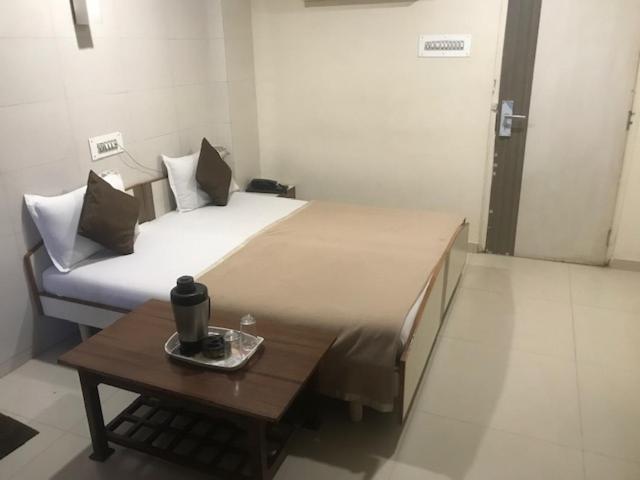 Hotel Mansarovar Ahmedabad Exterior photo