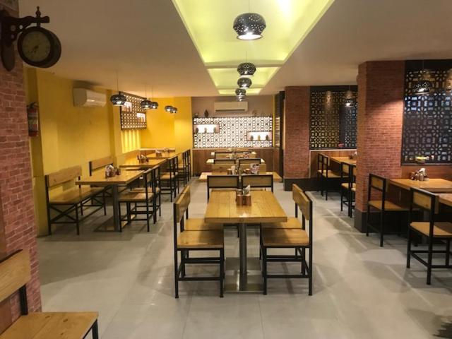 Hotel Mansarovar Ahmedabad Exterior photo